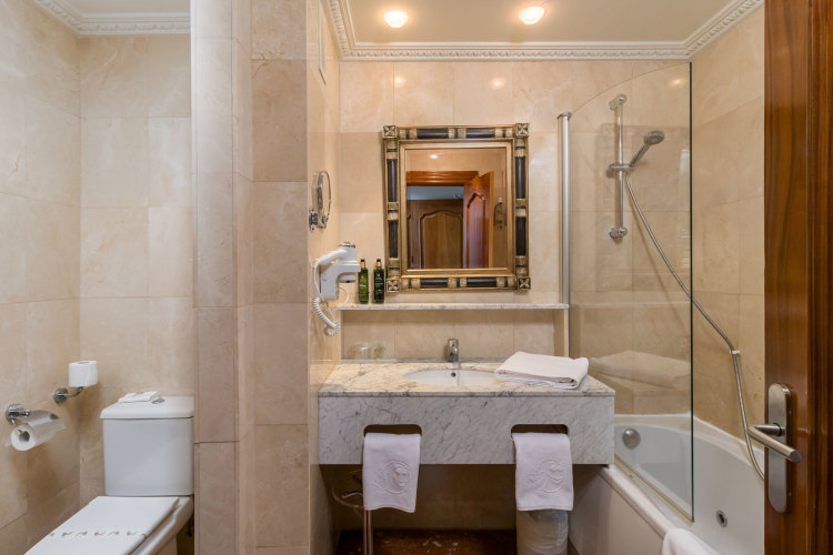 Basic Doble hmg__hab-banyos-01.jpg